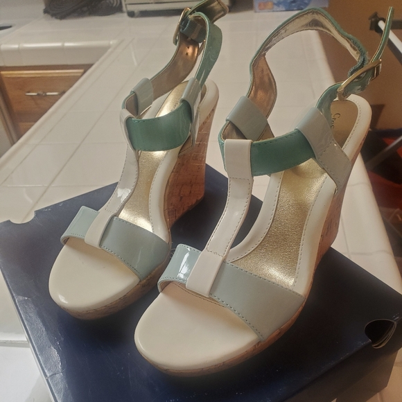 Blue and white wedges - Picture 2 of 2